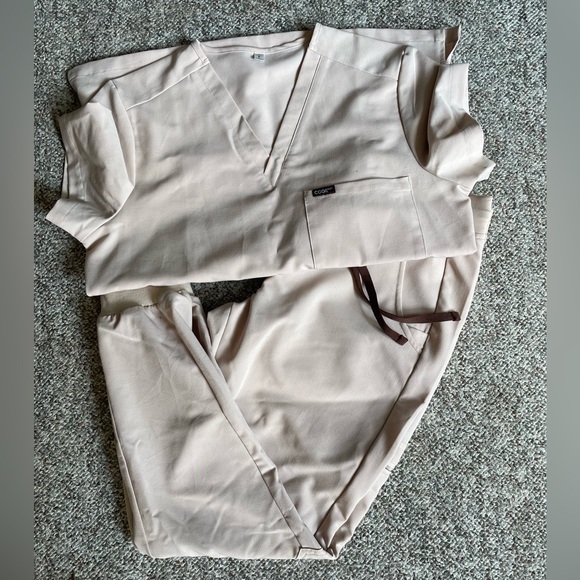 Scrub set - Picture 1 of 1